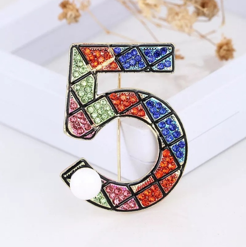 Vintage look no 5 pearl brooch rue cambon paris